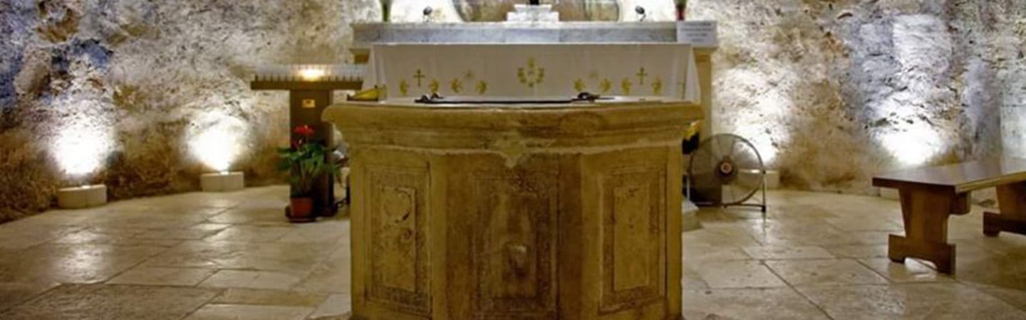 hero chiese cappella pozzo desk